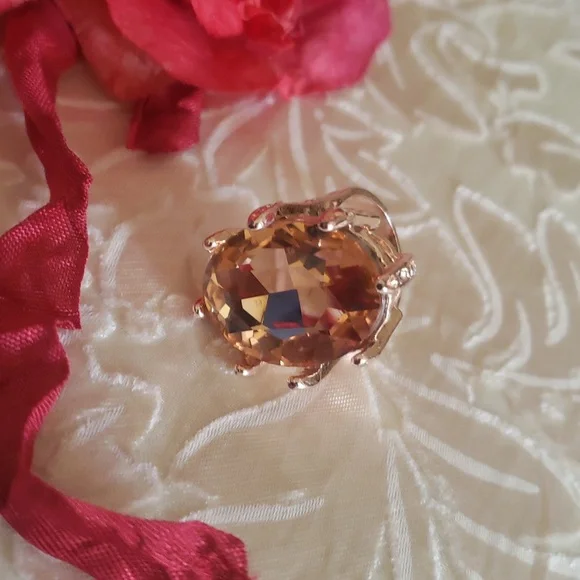 🌷NWOT, Fashion Ring - Picture 5 of 7